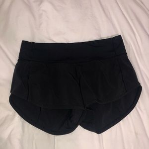 black lululemon speed up shorts 2.5”